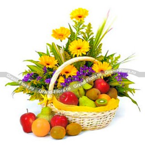 Корзина с фруктами и цветами «Солнечная»