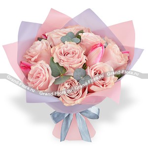 Счастливая весна - букет с розовыми розами и тюльпанами