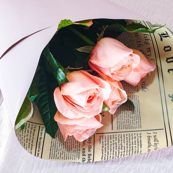 Букет из 5 персиково-розовых роз (60 см)