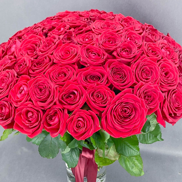 История любви – букет из красных роз