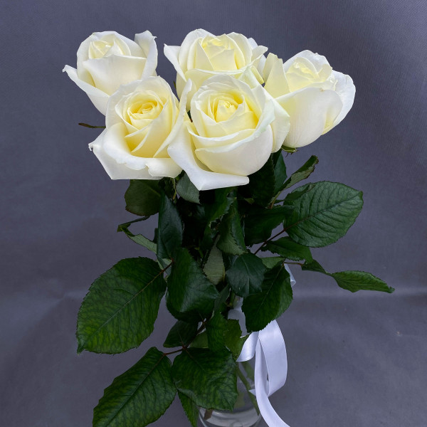 Букет из белых роз (50-60 см) под ленту